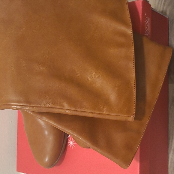 Boots - Picture 3 of 7